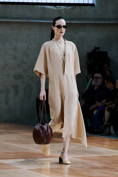 Look 48